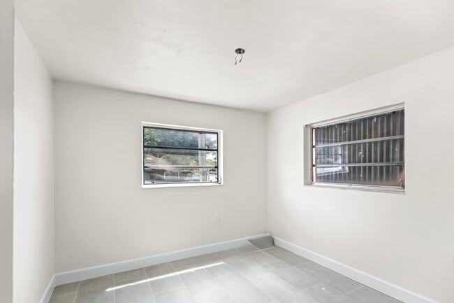 Building Photo - 1882 SW 17th Ave