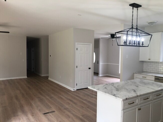 Building Photo - 1745 Maple Ave