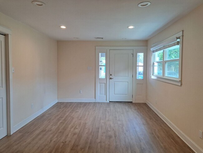 Building Photo - 9540 Stroelitz St