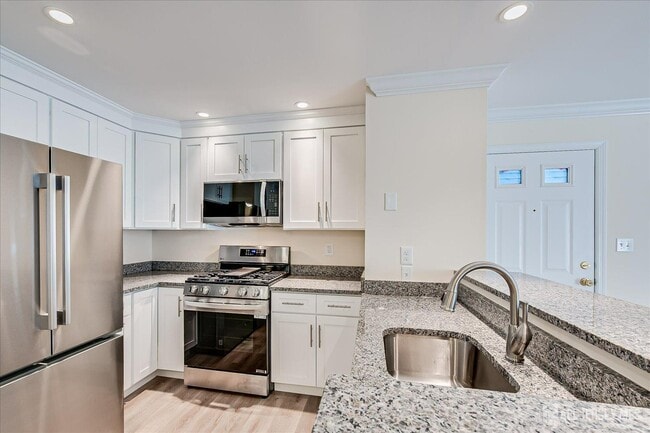 Building Photo - 114 Longfield Ct