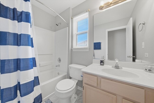 Building Photo - 2211 Carpenter Ave