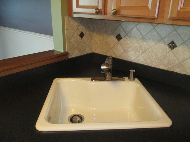 Building Photo - Charming 2 Bedroom/2 Bathroom Apartment in Halethorpe, MD!