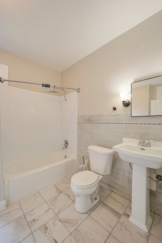 Building Photo - 373 Cedar St