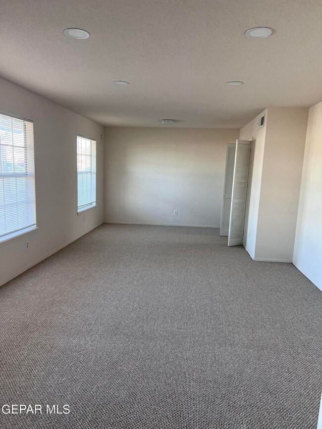 Building Photo - 10524 Candlewood Ave