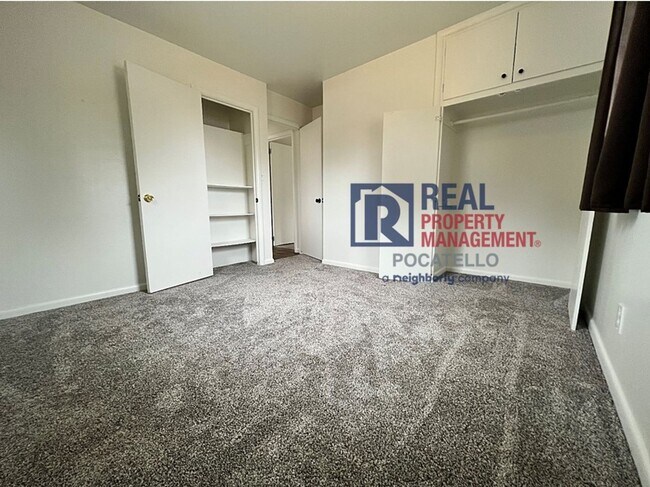 Building Photo - 4 bedroom 2 bath - 1 Car Detached Garage - Small dog negotiable