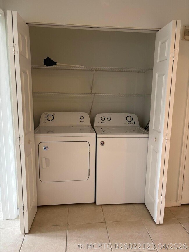 Building Photo - 533 NE 3rd Ave
