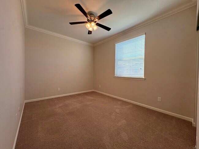 Building Photo - Beautiful 3 Bedroom, 2.5 Bathroom For Rent in West Roseville!