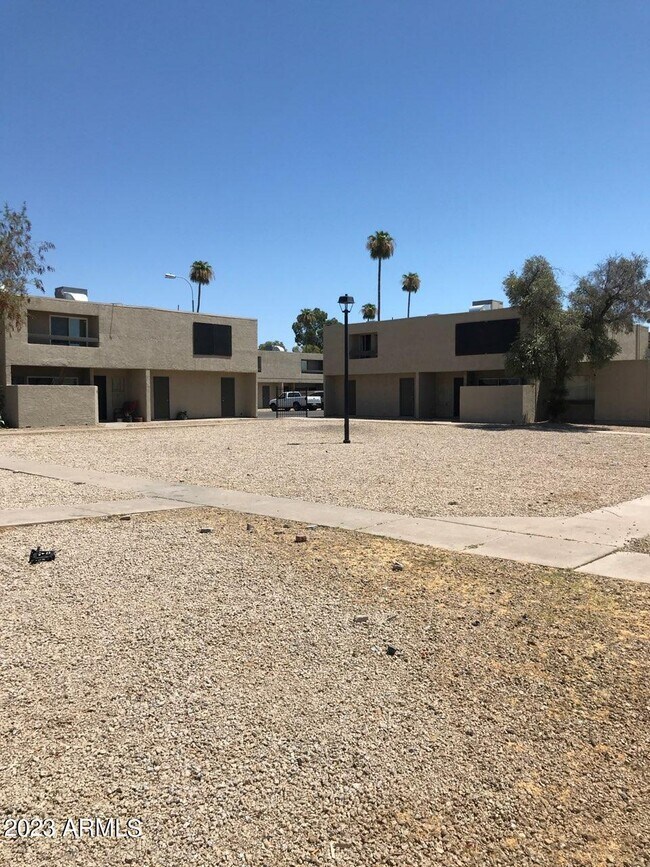 Primary Photo - 2678 N 43rd Ave