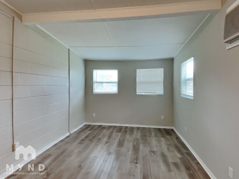 Building Photo - 10520 Monaco Dr