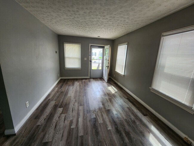 Building Photo - Charming 2 bedroom 1 bath home with recent...