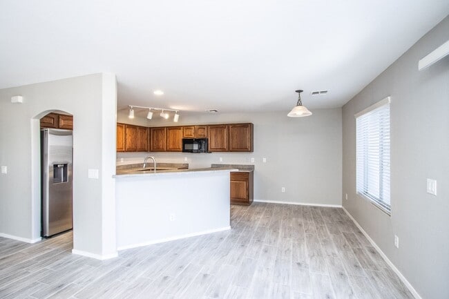 Building Photo - FANTASTIC 4BED/3 BATH SAN TAN HOME in RANCHO BELLA VISTA