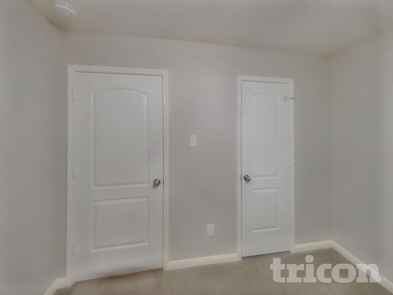 Building Photo - 4817 Cedar Springs Dr