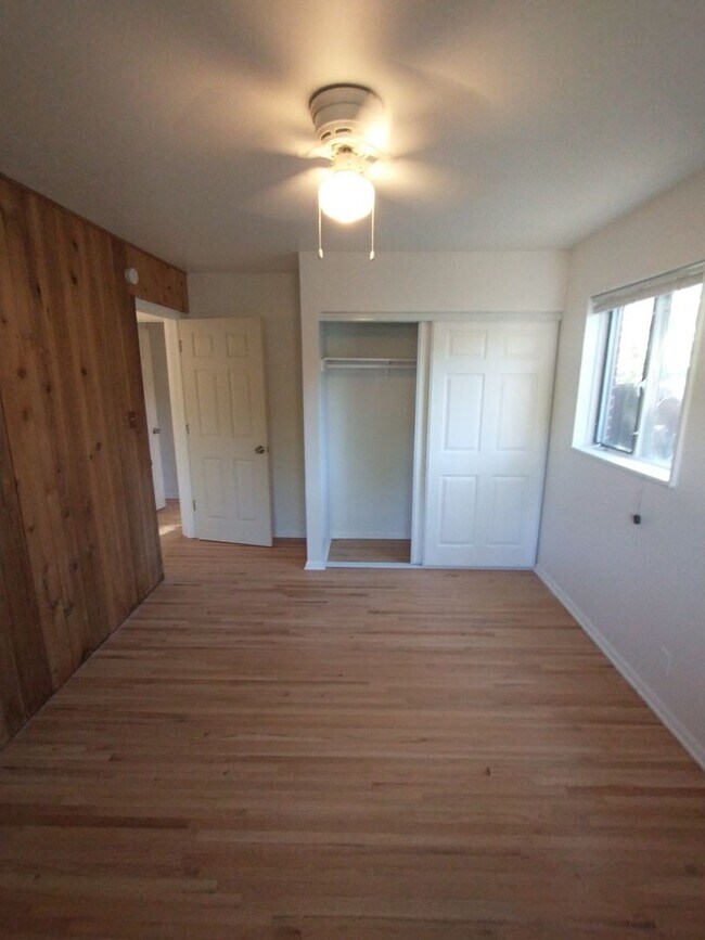 Building Photo - 3325 Martin Dr