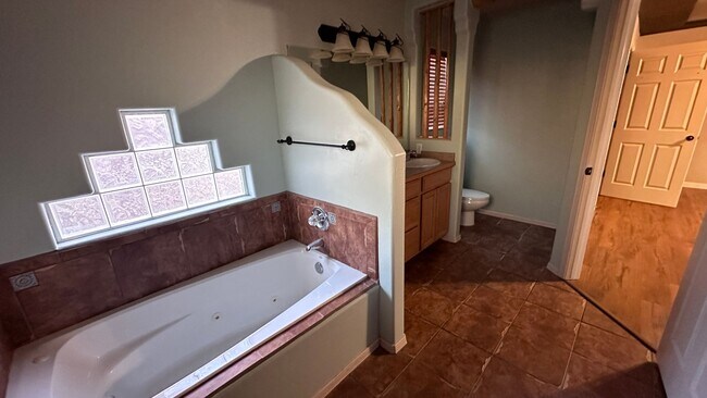 Building Photo - Beautiful 3 Bedroom 2 Bathroom with Low Ma...