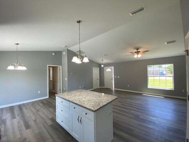 Building Photo - Desirable SW Ocala Neighborhood 3/2/2 *WON...