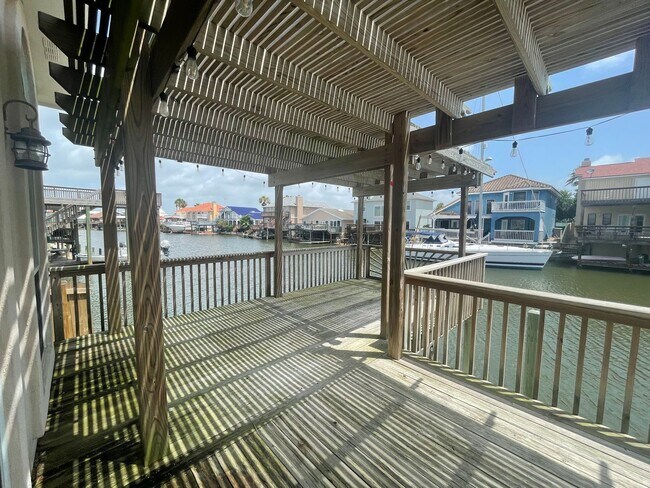 Building Photo - Waterfront Living in Corpus Christi – 3 Bed, 2 Bath Home with Boat Lifts & Scenic Views