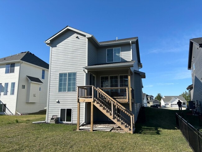 Building Photo - 470 S 91st St