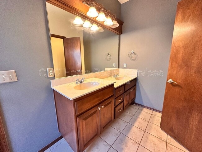 Building Photo - 13204 SW 2nd Terrace