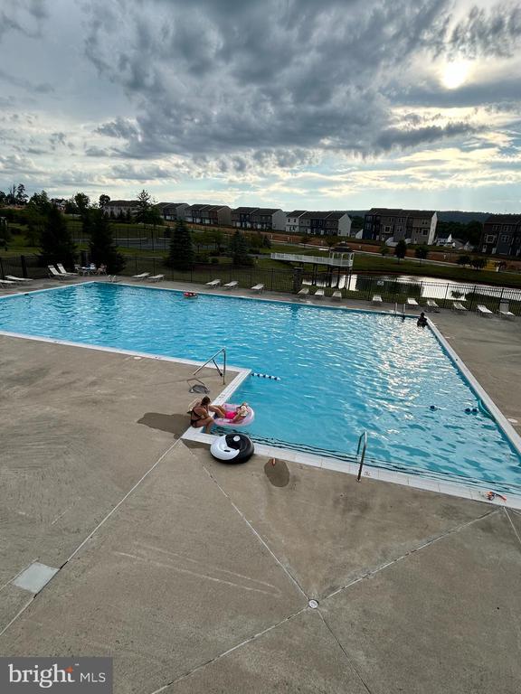 Building Photo - 301 Hillsdale Pl