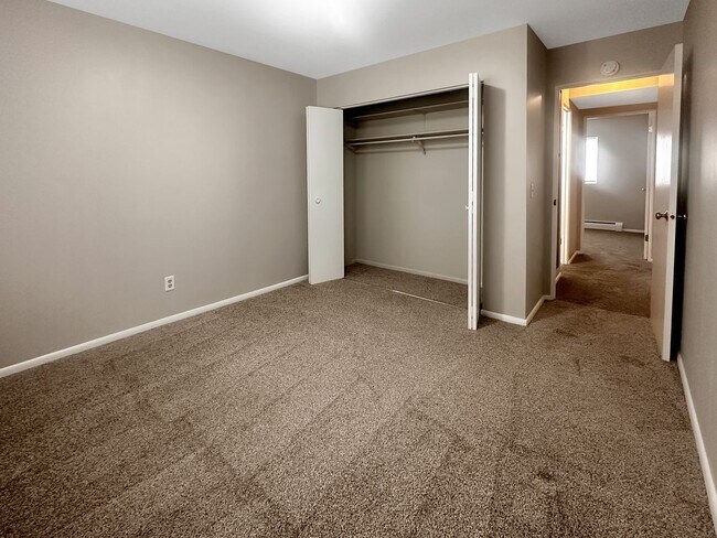 Building Photo - 2843 S Burdick St