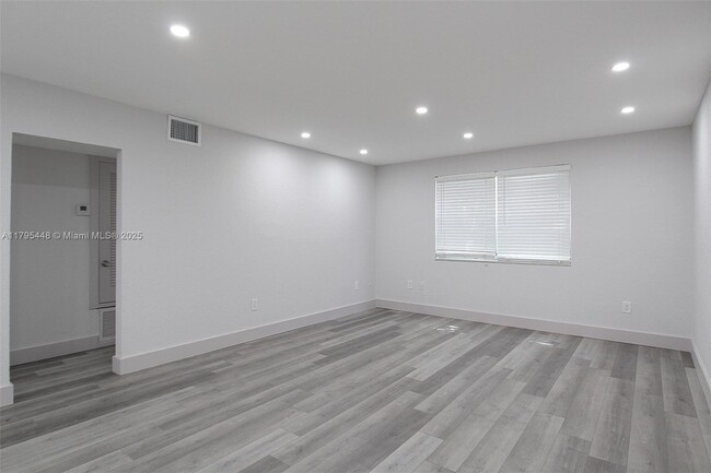 Building Photo - 17255 SW 95th Ave