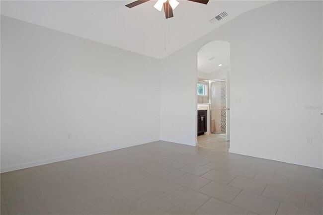 Building Photo - 2034 Honeybell Ave