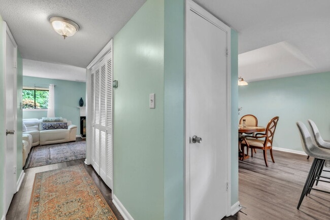 Building Photo - 87 Briarview Cir