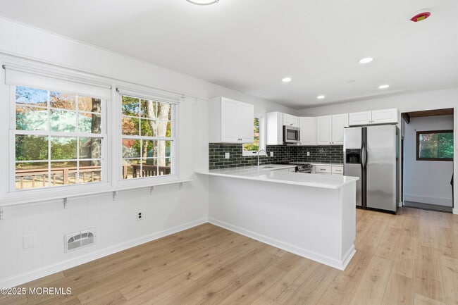 Building Photo - 218 Holly Ave