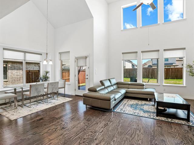 Building Photo - 5604 Crestview Dr