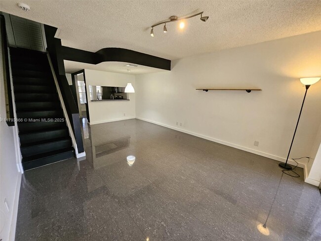 Building Photo - 117 SW 96th Ave