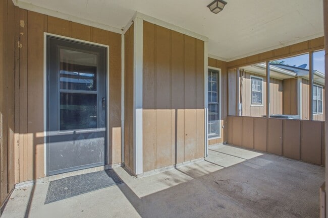 Building Photo - 3942 Ashmore Dr