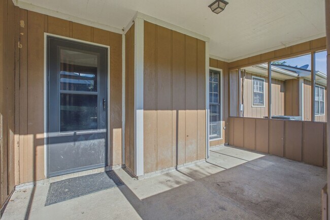 Building Photo - FOR RENT in NORTH COLUMBUS! Available NOW!