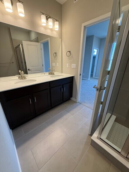 Master Bathroom - 1736 Peak Loop
