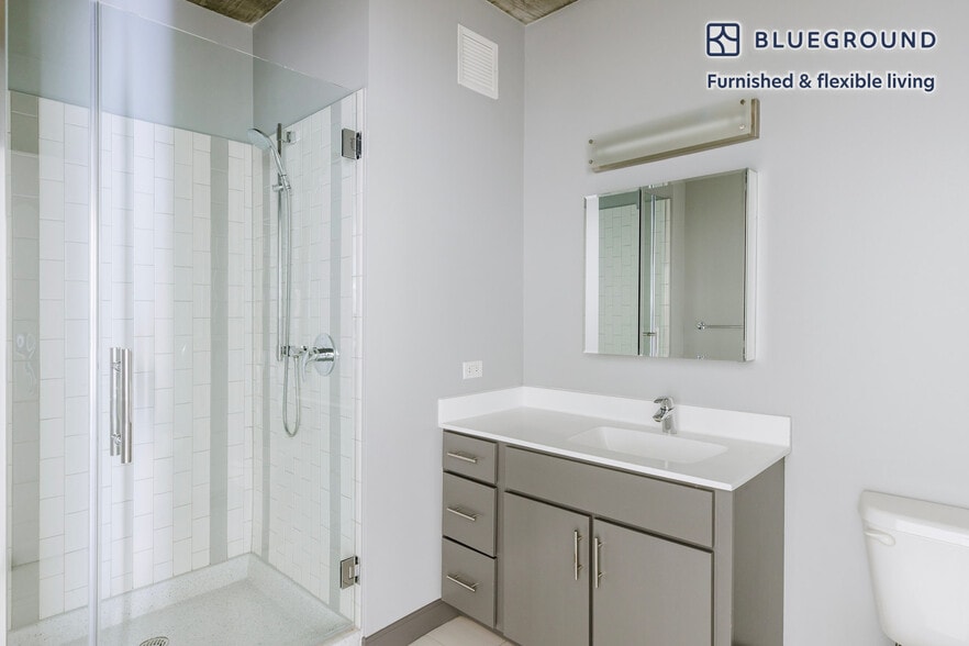 Building Photo - 215 W Lake St