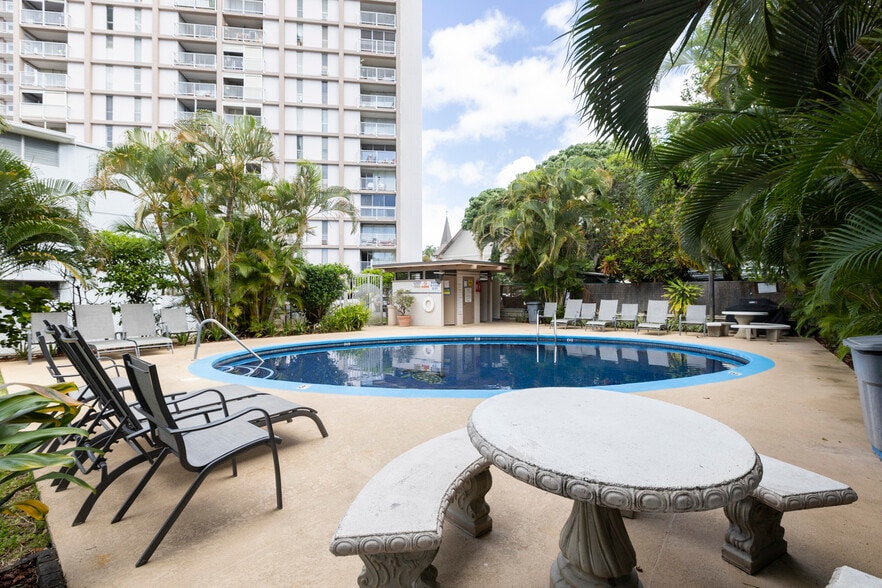 Building Photo - 1617 Keeaumoku St