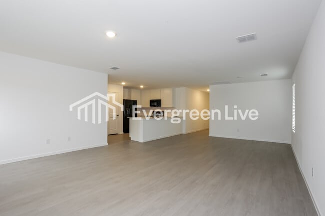 Building Photo - 6800 Haines Dr