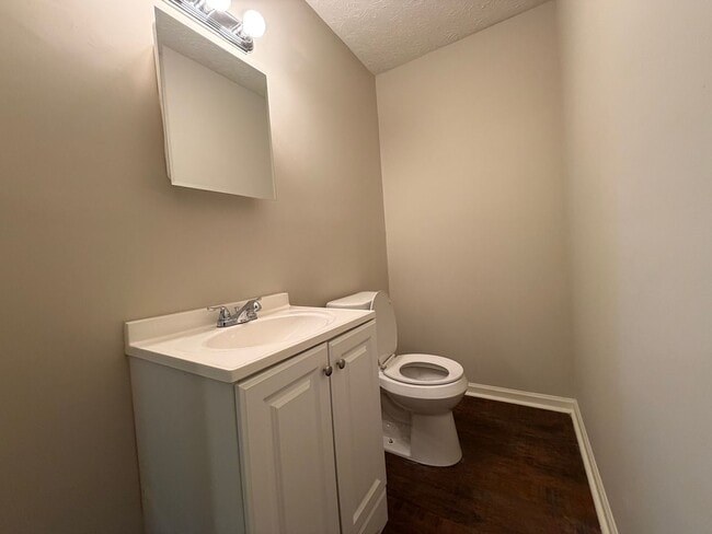 Building Photo - Nice 3/1.5 House in Silver Creek- $1,295