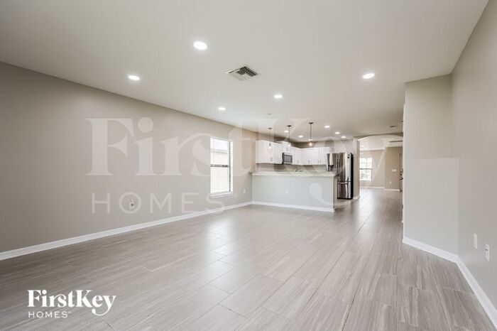 Building Photo - 354 Shadow Lakes Dr