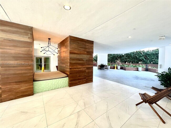 Building Photo - 350 S Miami Ave