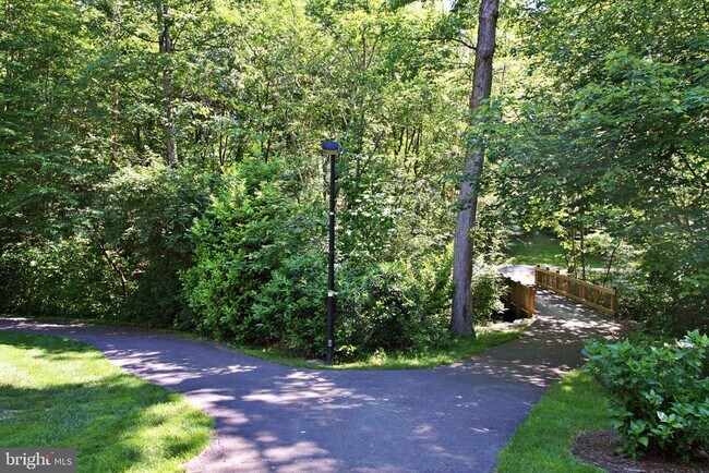 Building Photo - 1450 Greenmont Ct