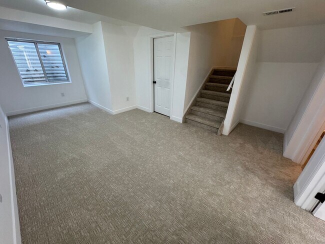 Building Photo - Completely Remodeled Home in Englewood