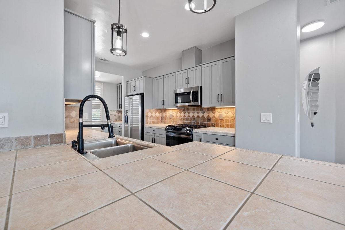 Building Photo - 9851 Deep Water Ln
