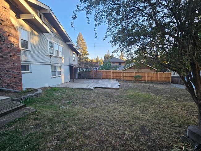 Building Photo - Beautiful Home on South Hill