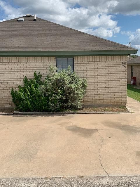 Building Photo - 717 Willowood