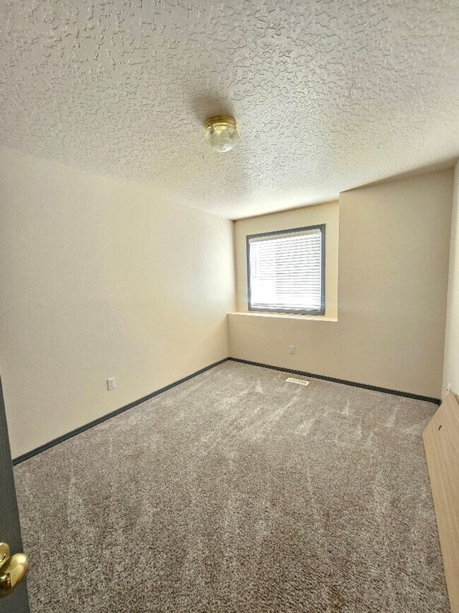 Building Photo - Cute Single Family Home