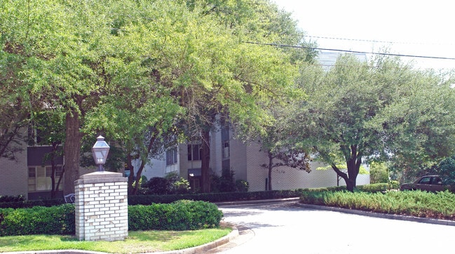 Building Photo - 1718 Madison Rd