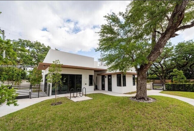 Building Photo - 4189 N Oak Pl