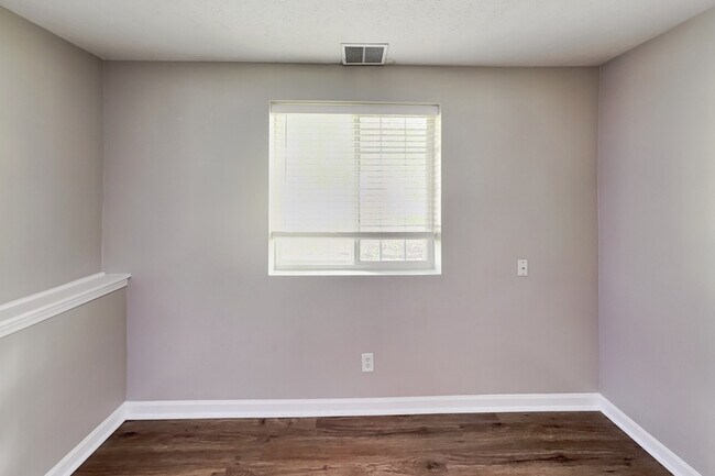 Building Photo - 263 Fenster Dr