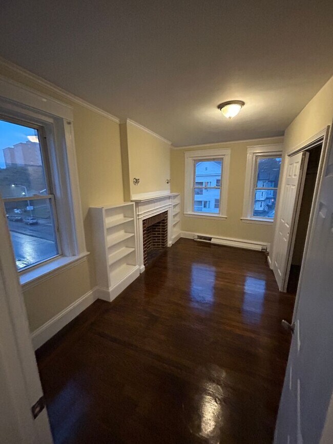 Building Photo - 1041 Main St