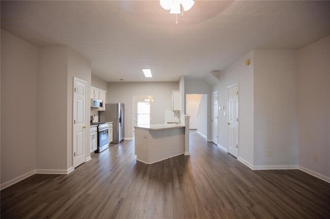 Building Photo - 649 Kenridge Dr